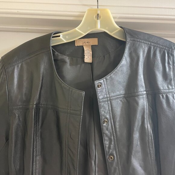 Women's Modern Style Leather Jacket - Picture 2 of 4